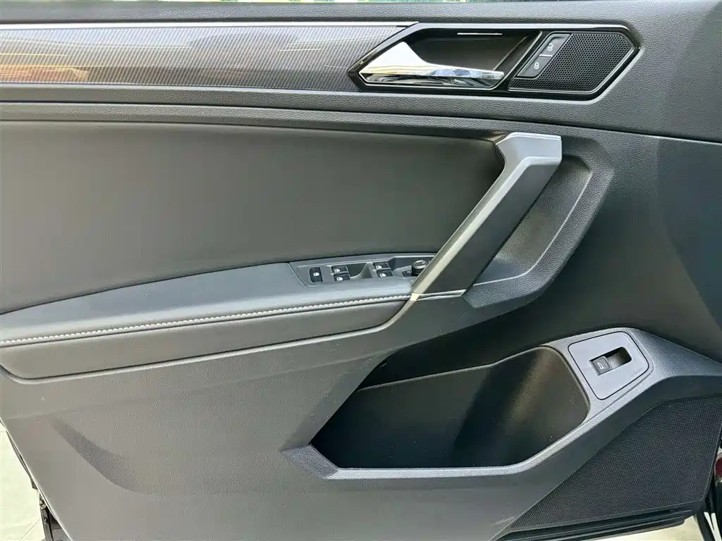 Volkswagen Volkswagen Tiguan L 2021 330TSI Automatic FWD R-Line Yuexiang Edition 2021 - thumbnail 16