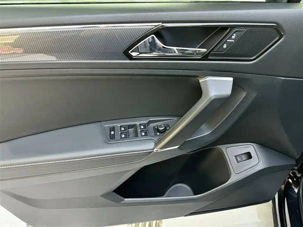 Volkswagen Volkswagen Tiguan L 2021 330TSI Automatic FWD R-Line Yuexiang Edition 2021 - thumbnail 23