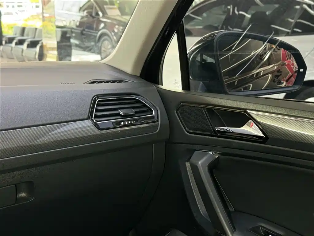 Volkswagen Volkswagen Tiguan L 2021 330TSI Automatic FWD R-Line Yuexiang Edition 2021 - thumbnail 28