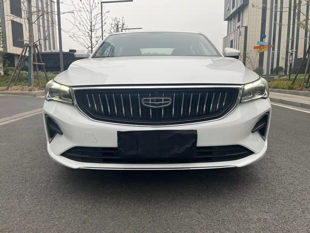 Geely Auto Emgrand 2022 4th Generation 1.5L CVT Luxury 2021 - thumbnail 2