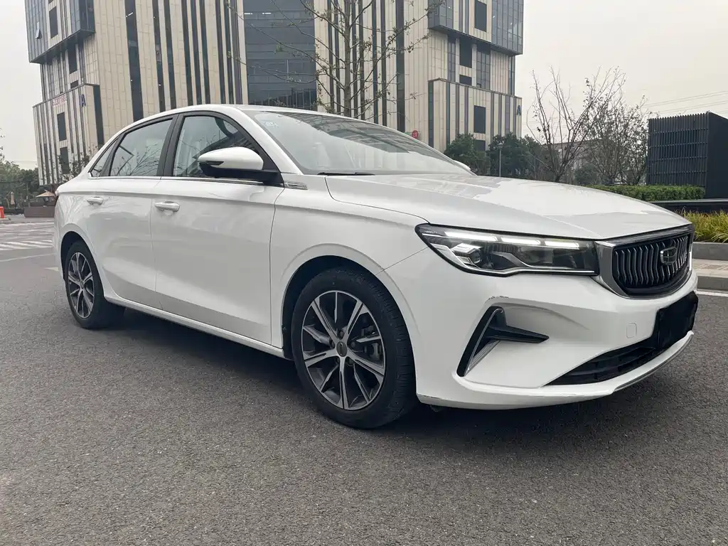 Geely Auto Emgrand 2022 4th Generation 1.5L CVT Luxury 2021 - thumbnail 3