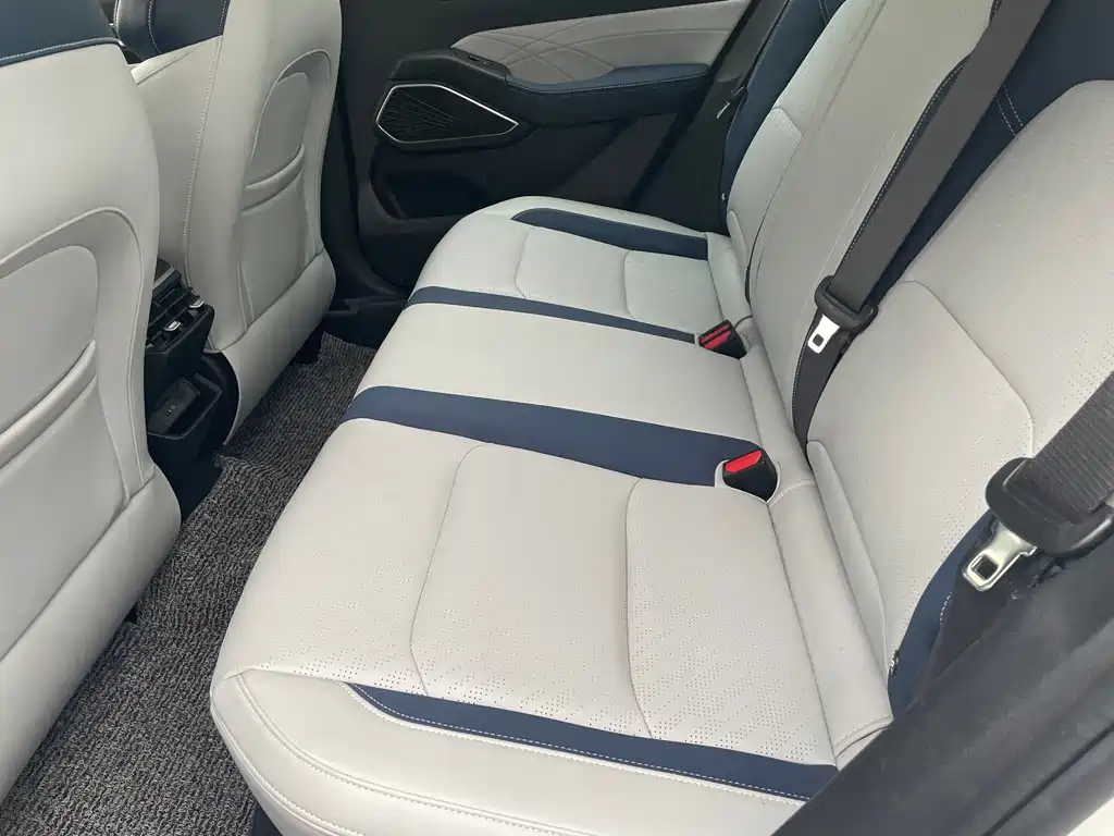 Geely Auto Emgrand 2022 4th Generation 1.5L CVT Luxury 2021 - thumbnail 5
