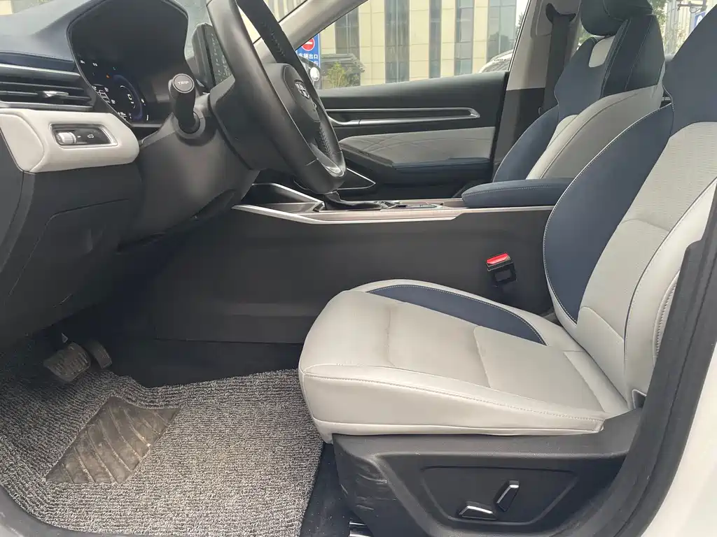 Geely Auto Emgrand 2022 4th Generation 1.5L CVT Luxury 2021 - thumbnail 6