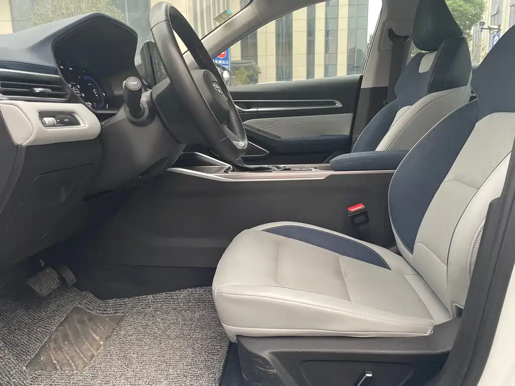 Geely Auto Emgrand 2022 4th Generation 1.5L CVT Luxury 2021 - thumbnail 8