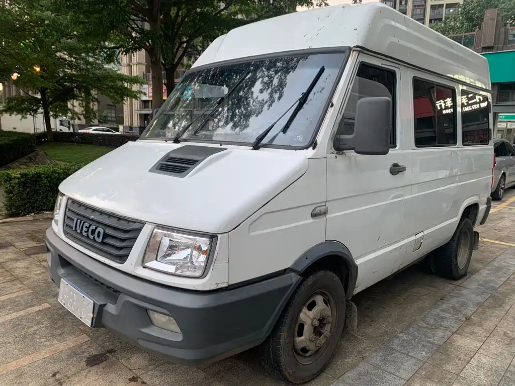Iveco Iveco Daily 2017 2.5T A35 Passenger Van 5-7 Seats 47Z5 2018 - thumbnail 2