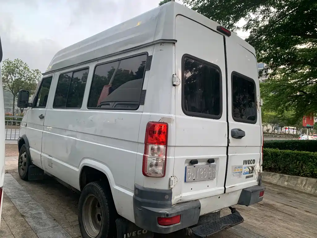 Iveco Iveco Daily 2017 2.5T A35 Passenger Van 5-7 Seats 47Z5 2018 - thumbnail 4