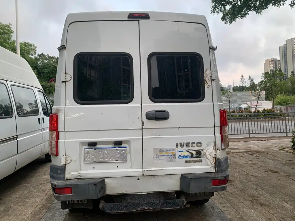 Iveco Iveco Daily 2017 2.5T A35 Passenger Van 5-7 Seats 47Z5 2018 - thumbnail 5