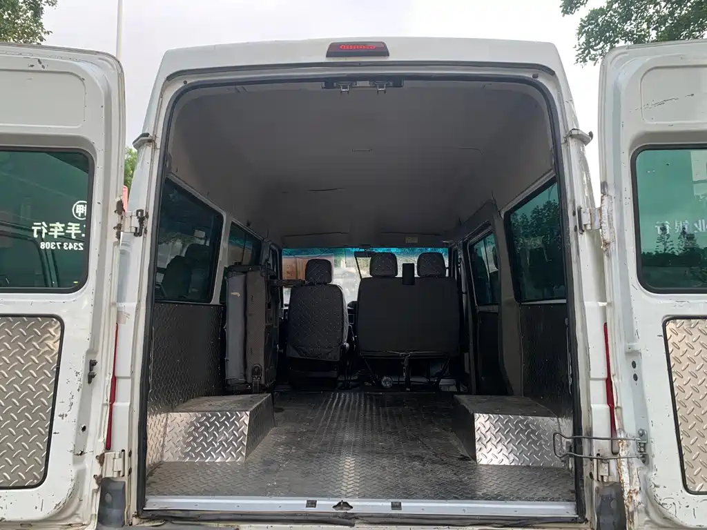 Iveco Iveco Daily 2017 2.5T A35 Passenger Van 5-7 Seats 47Z5 2018 - thumbnail 7