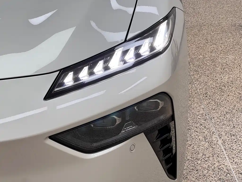 Dongfeng Yipai eπ007 2025 BEV 565 AWD Max Pilot Edition 2025 - thumbnail 10