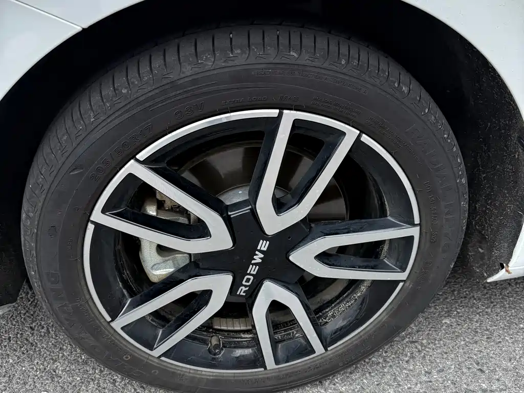 Roewe Roewe D6 2025 - thumbnail 4