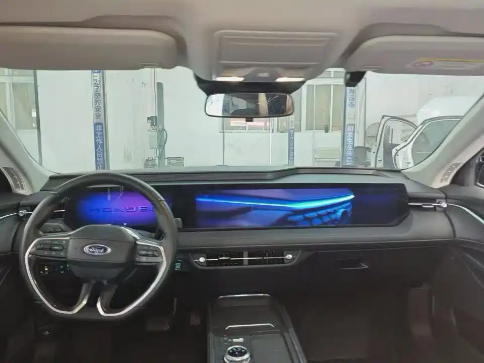 Ford Mondeo 2025 1.5T EcoBoost Luxury 2025 - thumbnail 4