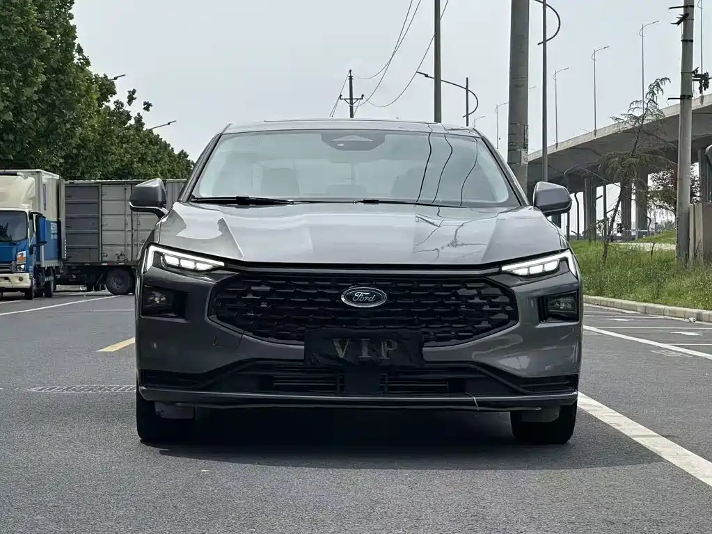 Ford Mondeo 2.0T EcoBoost 2025 - thumbnail 4