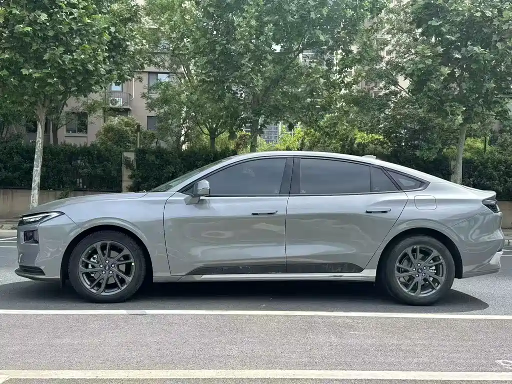 Ford Mondeo 2.0T EcoBoost 2025 - thumbnail 9