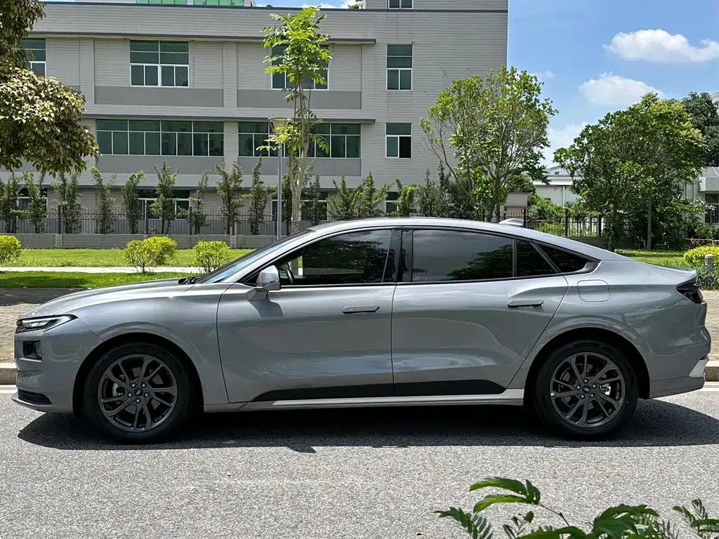 Ford Mondeo 2025 2.0T EcoBoost Luxury 2024 - thumbnail 13