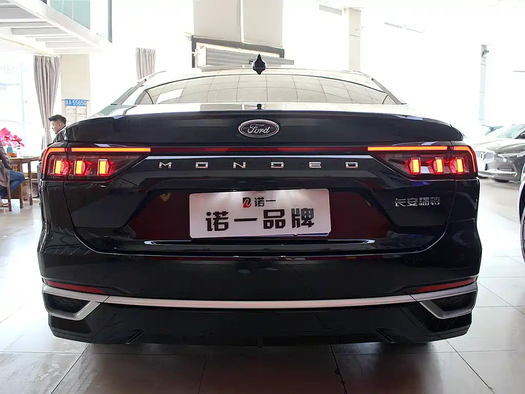 Ford Mondeo 2025 1.5T EcoBoost Luxury 2025 - thumbnail 3