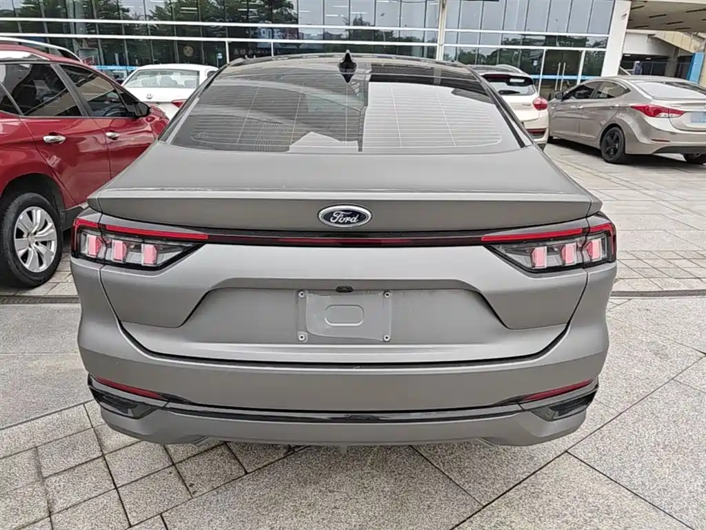 Ford Ford Mondeo 2025 1.5T EcoBoost Luxury Model 2025 - thumbnail 6