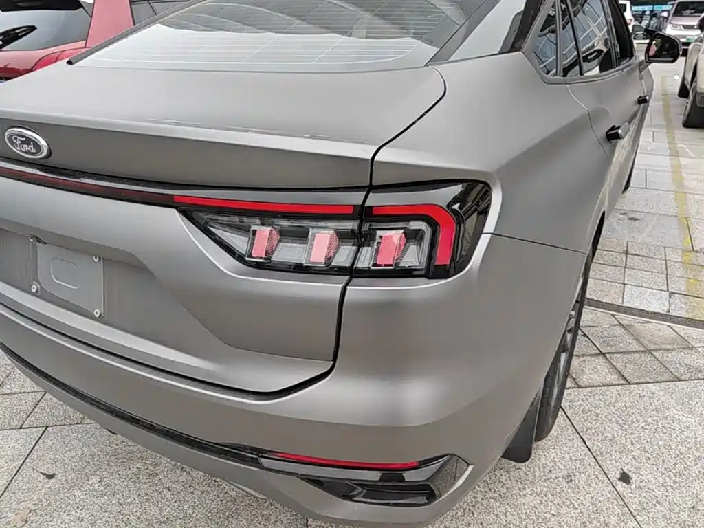 Ford Ford Mondeo 2025 1.5T EcoBoost Luxury Model 2025 - thumbnail 8