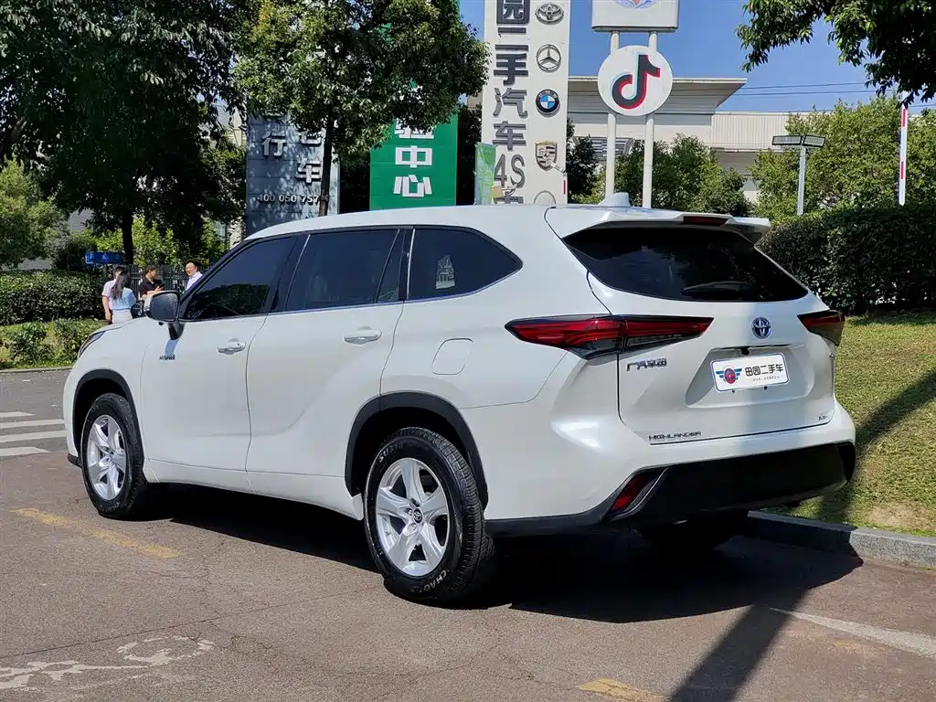 Toyota Highlander 2023 2.5L Hybrid AWD Elite Edition 7-Seater 2023 - thumbnail 4