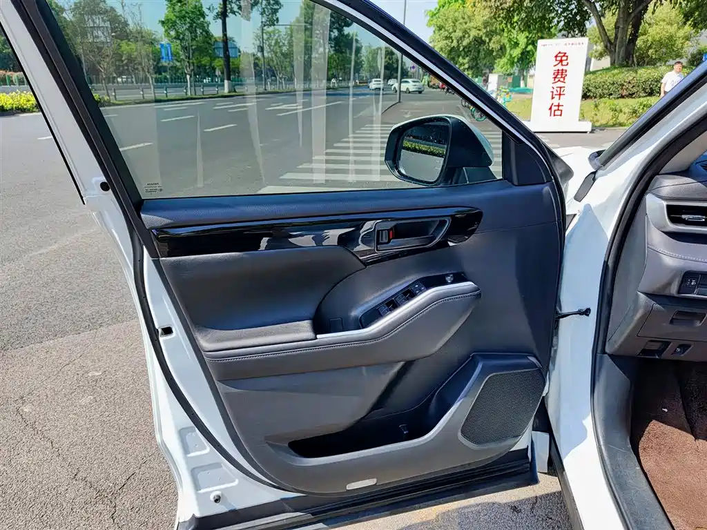Toyota Highlander 2023 2.5L Hybrid AWD Elite Edition 7-Seater 2023 - thumbnail 6