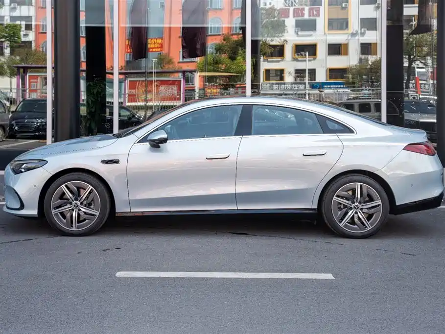 Mercedes-Benz Mercedes-Benz CLA 300L EV 2025 - thumbnail 4
