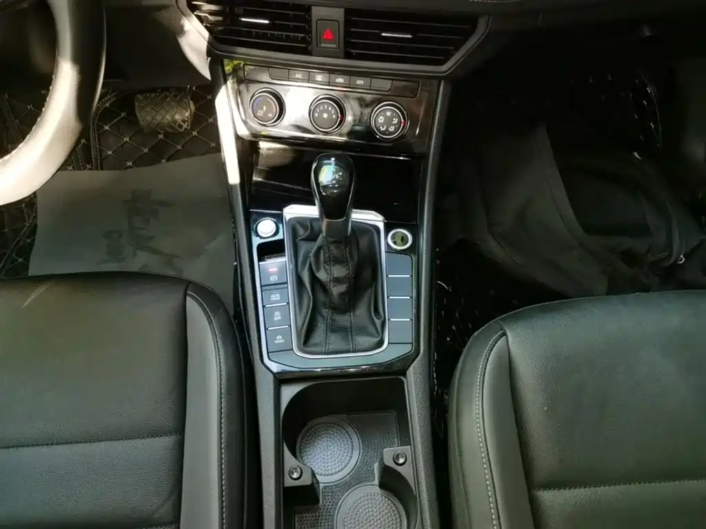 Volkswagen Sagitar 200TSI DSG Comfort Intelligent Connectivity Edition 2021 - thumbnail 14