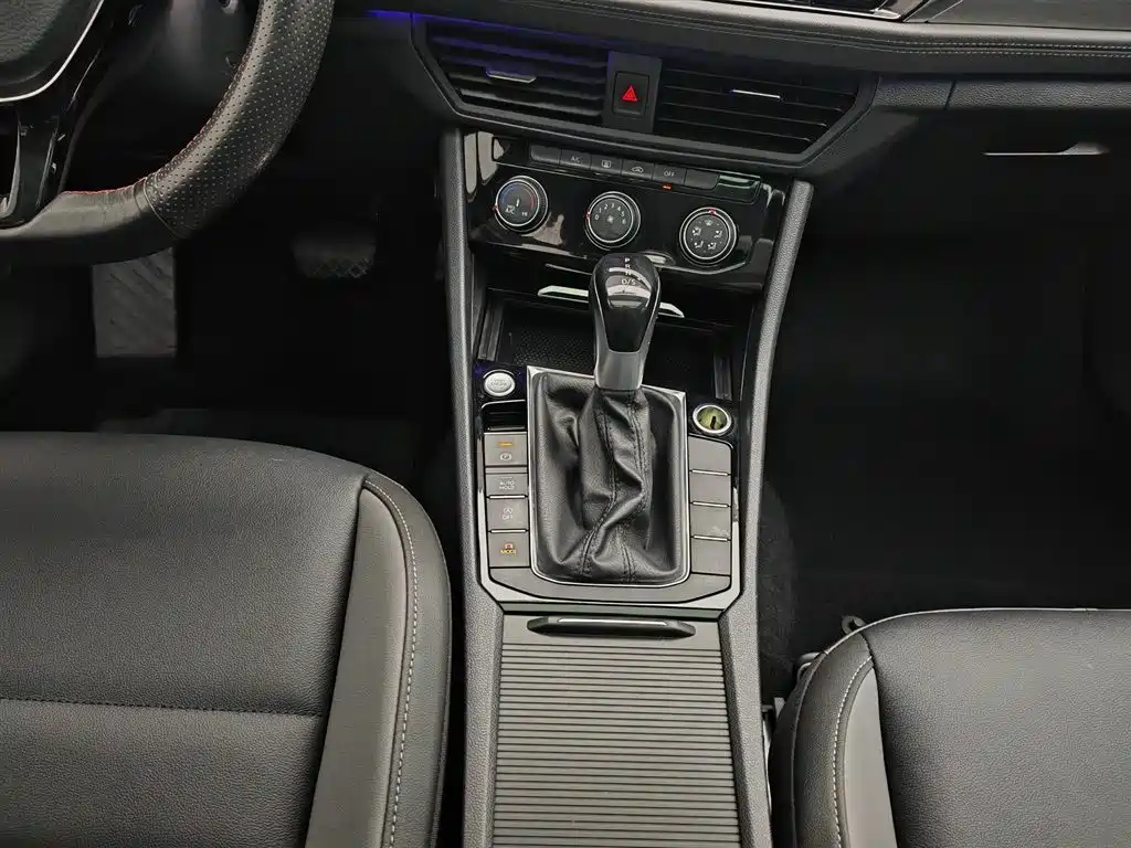 Volkswagen Sagitar 280TSI DSG Comfort Intelligent Connectivity Edition 2021 - thumbnail 13
