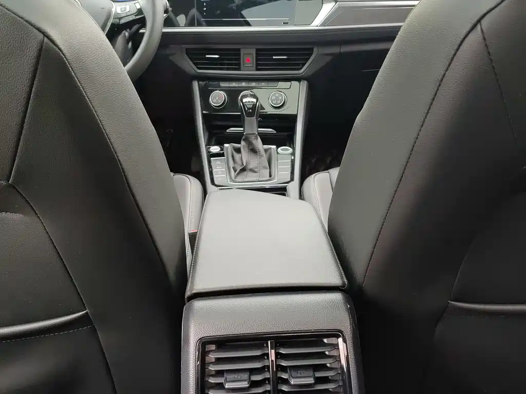 Volkswagen Sagitar 280TSI DSG Comfort Intelligent Connectivity Edition 2021 - thumbnail 16