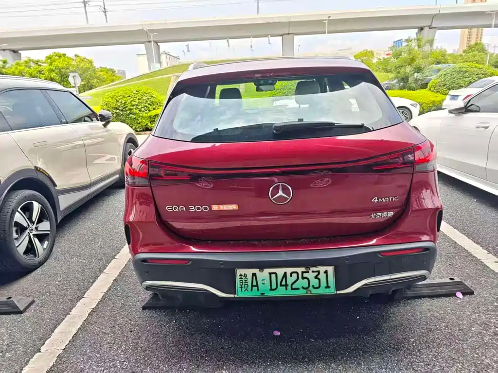 Mercedes-Benz Mercedes-Benz EQA 2022 EQA 300 4MATIC Launch Edition 2022 - thumbnail 4