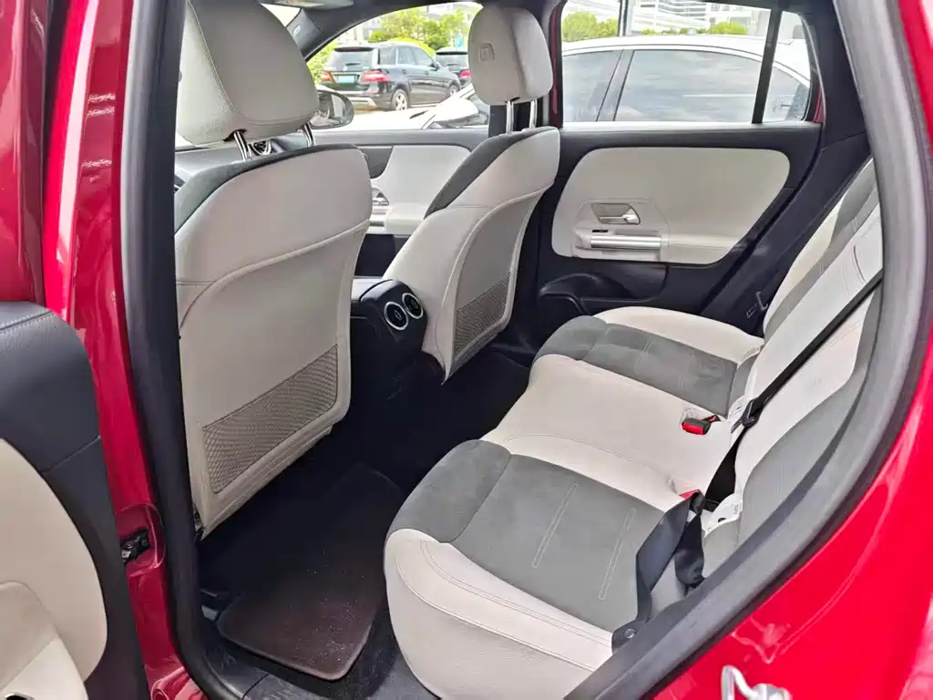 Mercedes-Benz Mercedes-Benz EQA 2022 EQA 300 4MATIC Launch Edition 2022 - thumbnail 5