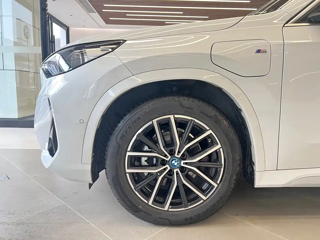 BMW BMW iX1 2025 eDrive25L M Sport Package 2025 - thumbnail 4