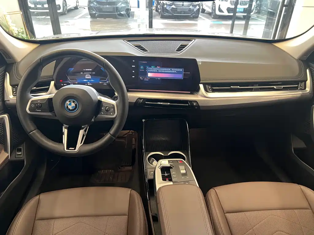 BMW BMW iX1 2025 eDrive25L M Sport Package 2025 - thumbnail 10