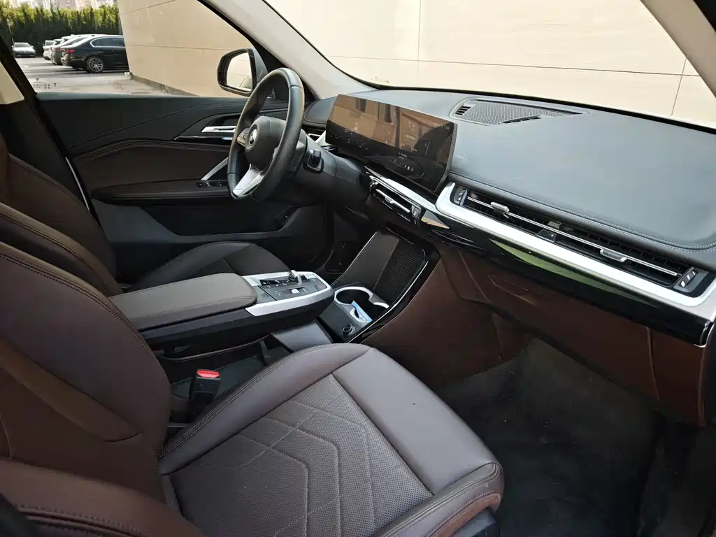 BMW BMW iX1 2025 eDrive25L X Design Package 2024 - thumbnail 13