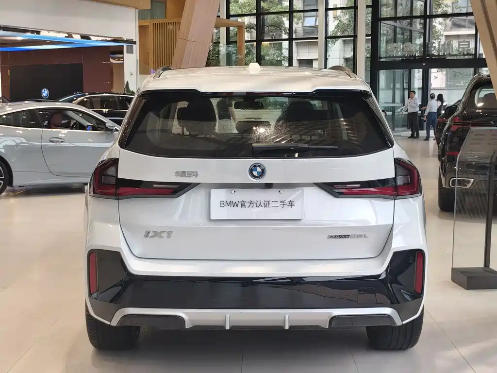 BMW BMW iX1 2025 eDrive25L M Sport Package 2025 - thumbnail 3