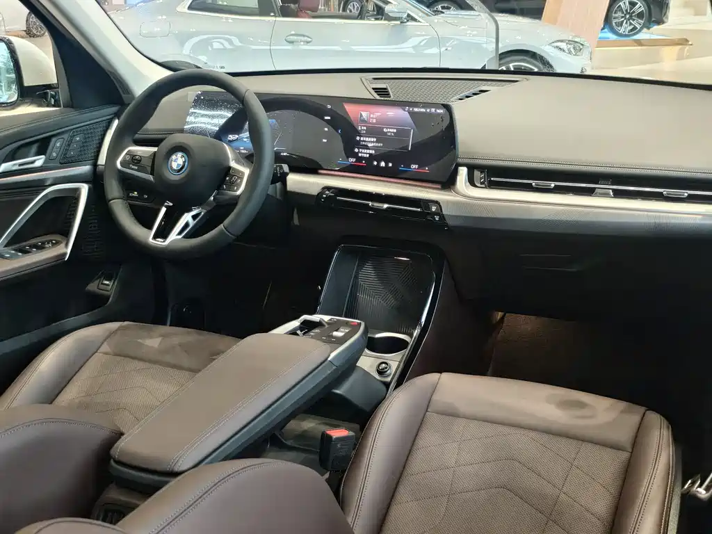 BMW BMW iX1 2025 eDrive25L M Sport Package 2025 - thumbnail 5