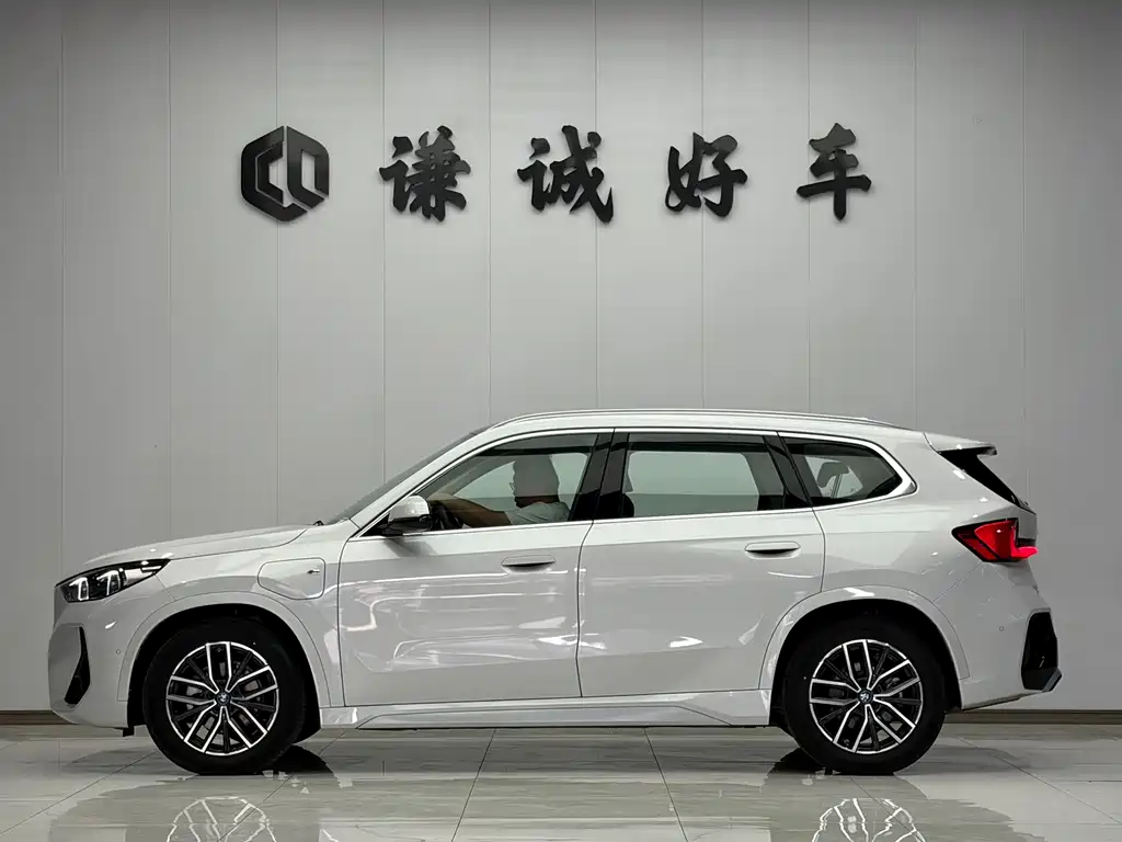 BMW BMW iX1 eDrive25L X Design 2025 - thumbnail 3