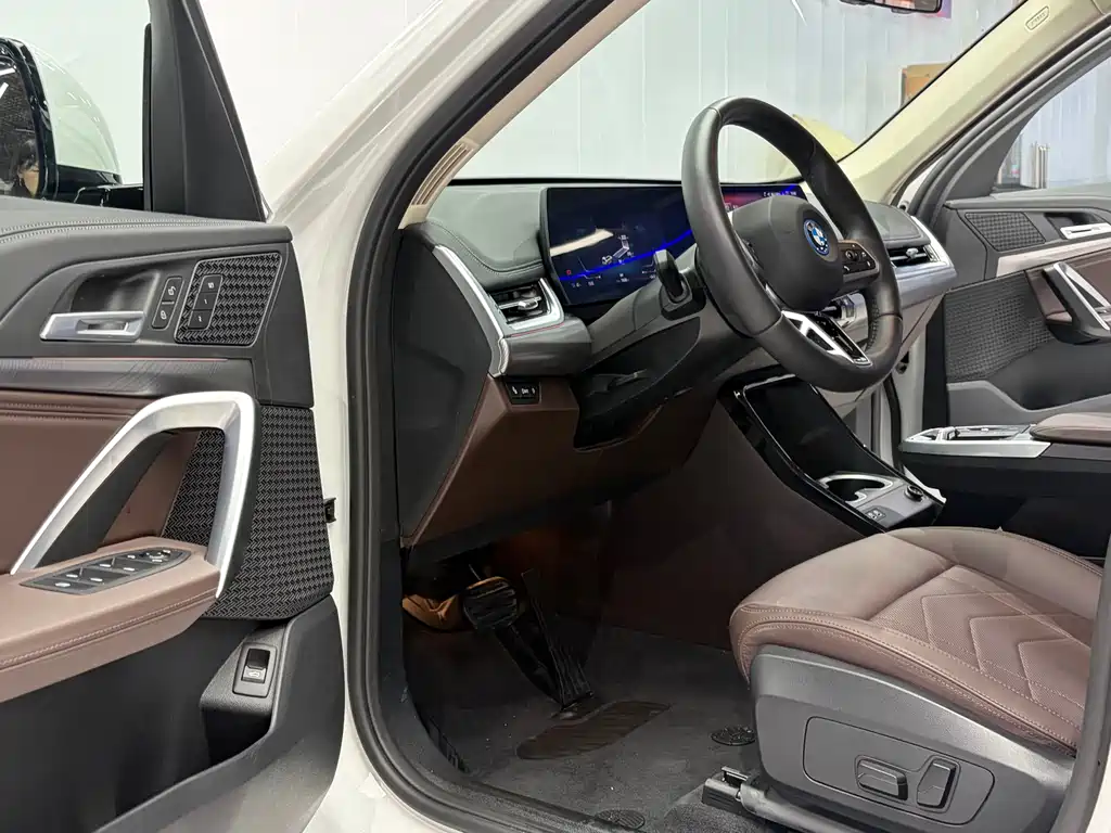 BMW BMW iX1 eDrive25L X Design 2025 - thumbnail 8