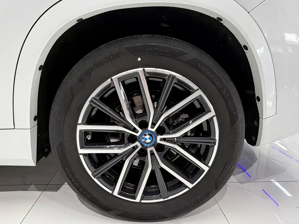 BMW BMW iX1 eDrive25L X Design 2025 - thumbnail 9
