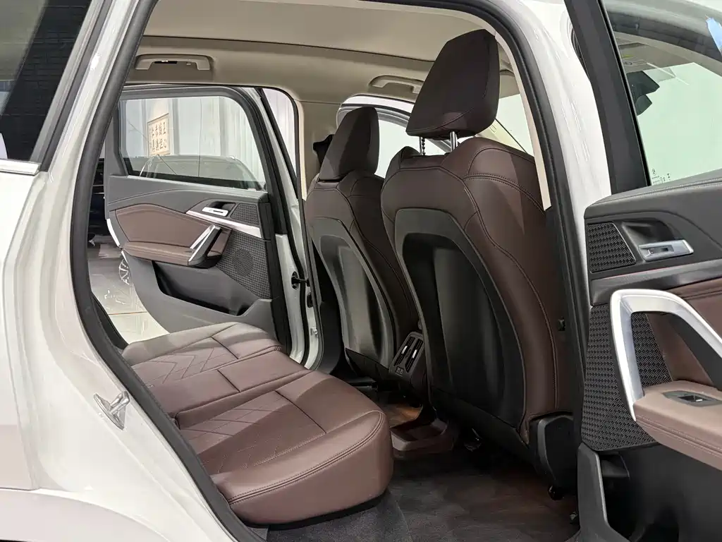 BMW BMW iX1 eDrive25L X Design 2025 - thumbnail 11