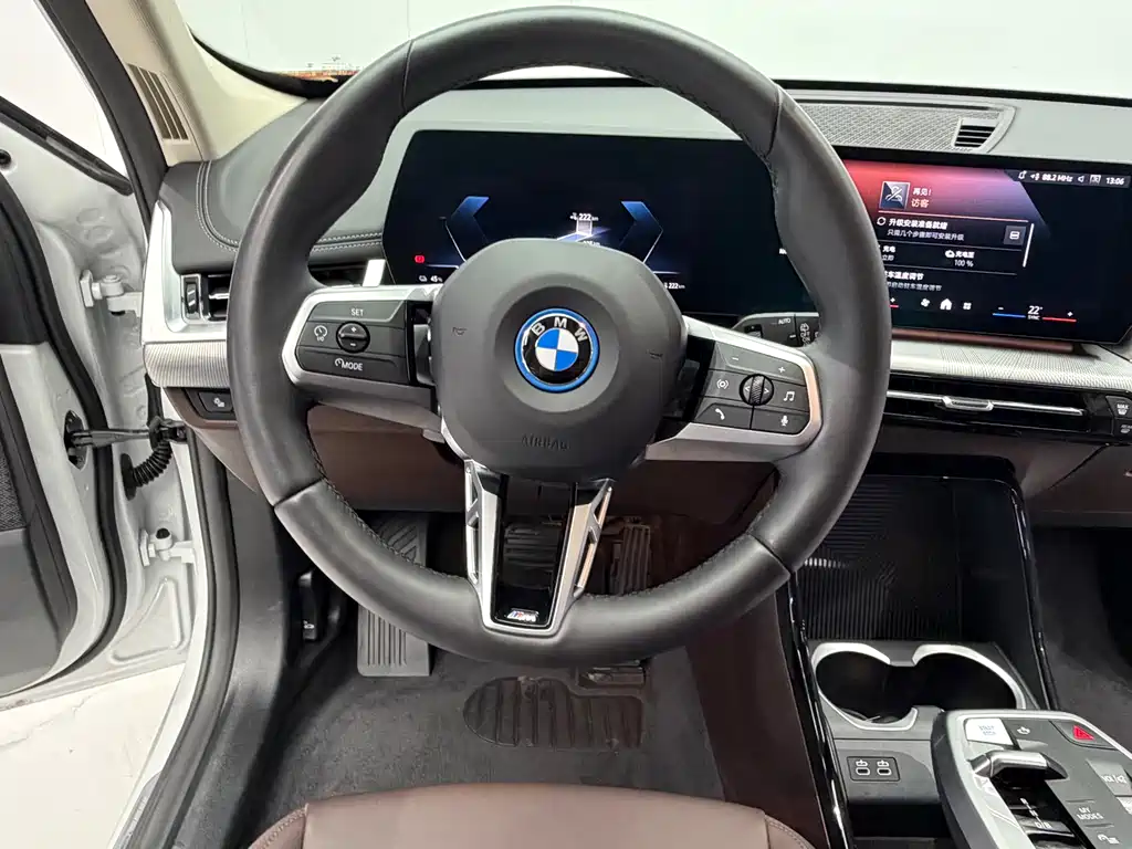 BMW BMW iX1 eDrive25L X Design 2025 - thumbnail 13