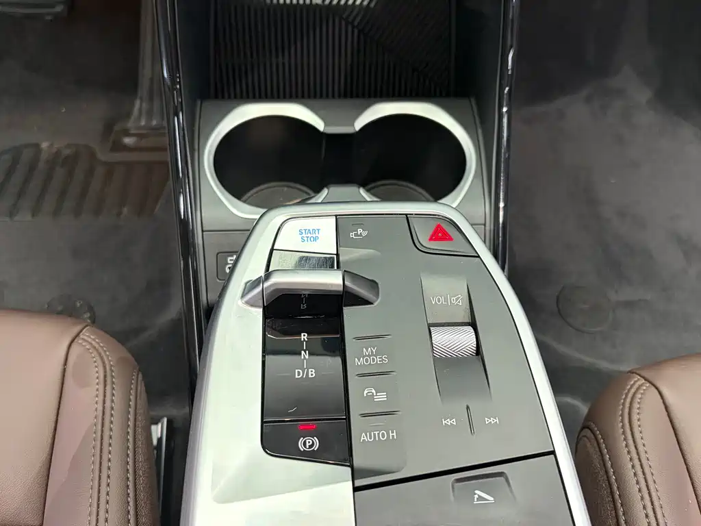 BMW BMW iX1 eDrive25L X Design 2025 - thumbnail 14