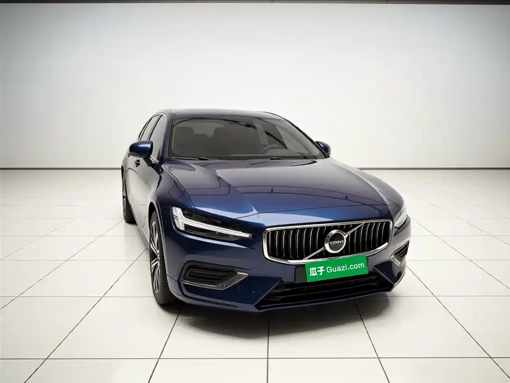 Volvo Volvo S60 2026 B4 Momentum 2025 - thumbnail 2