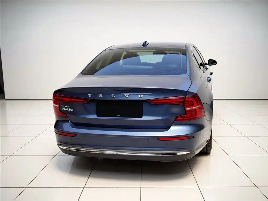 Volvo Volvo S60 2026 B4 Momentum 2025 - thumbnail 3
