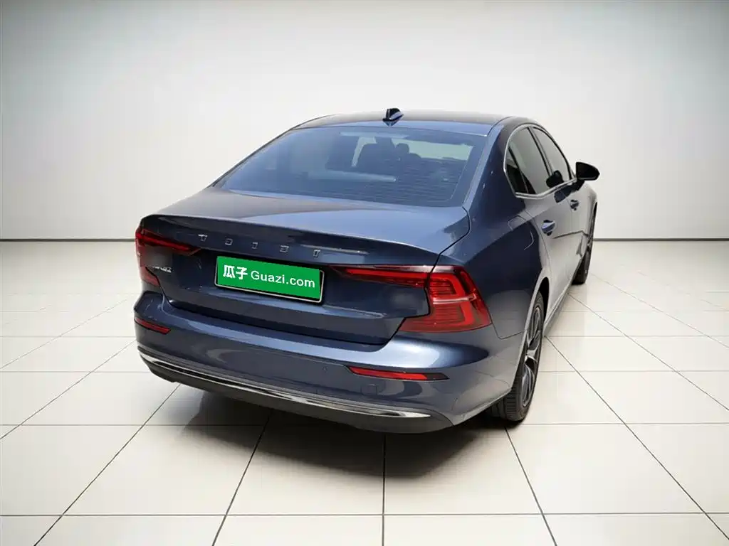 Volvo Volvo S60 2026 B4 Momentum 2025 - thumbnail 4