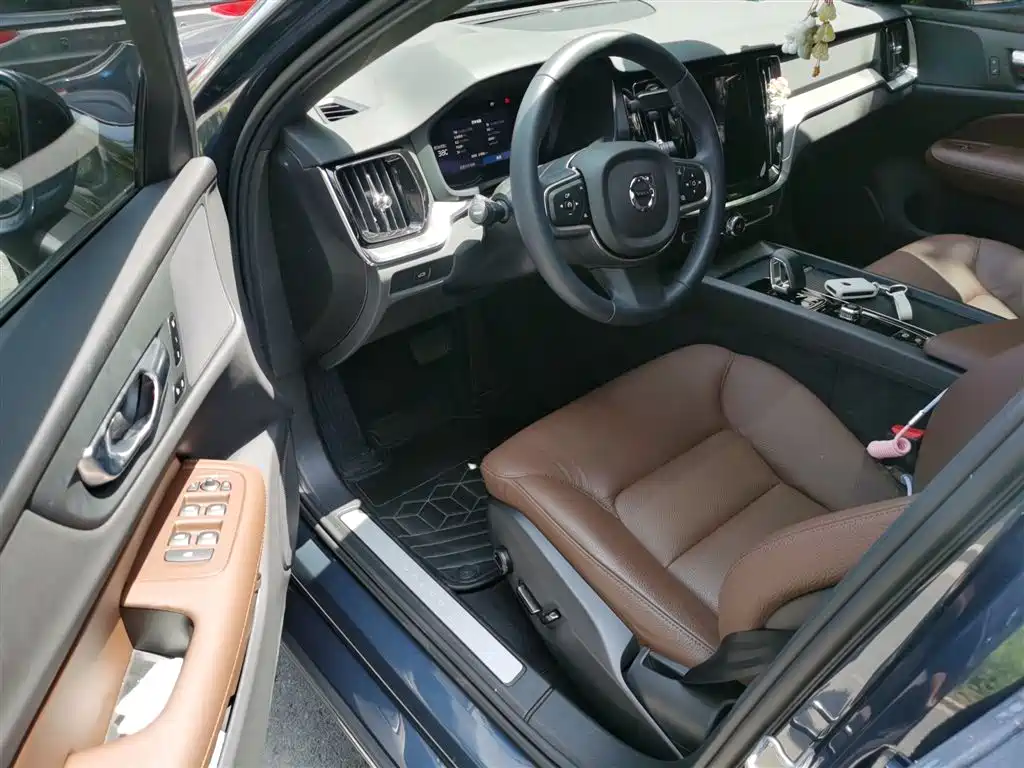 Volvo Volvo S60 2026 B4 Momentum 2025 - thumbnail 12