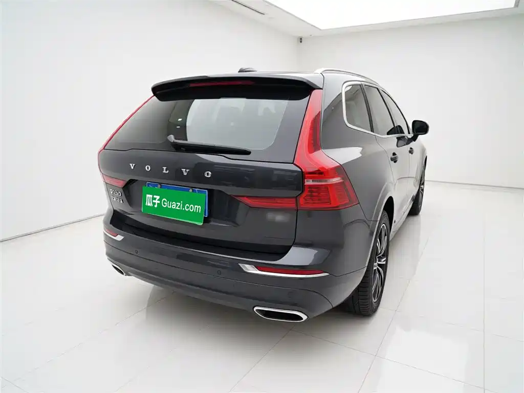 Volvo Volvo XC60 2021 T5 AWD Momentum Luxury Edition 2021 - thumbnail 4