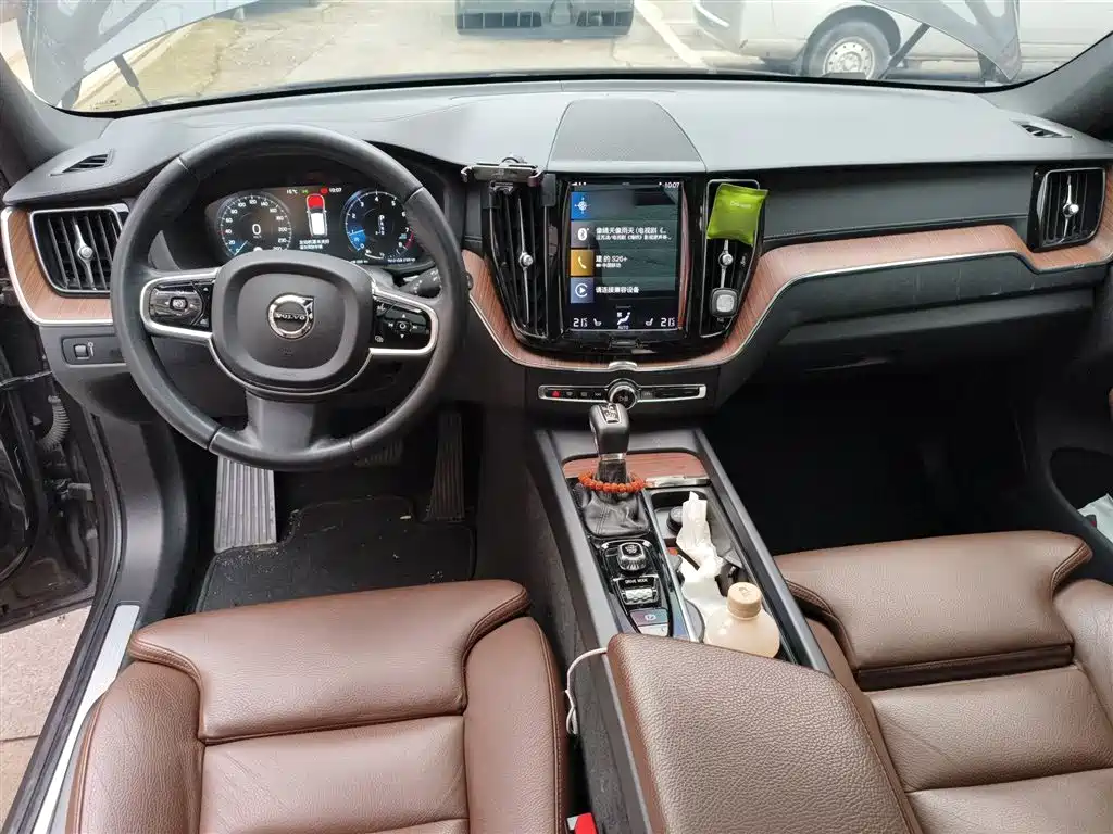 Volvo Volvo XC60 2021 T5 AWD Momentum Luxury Edition 2021 - thumbnail 5