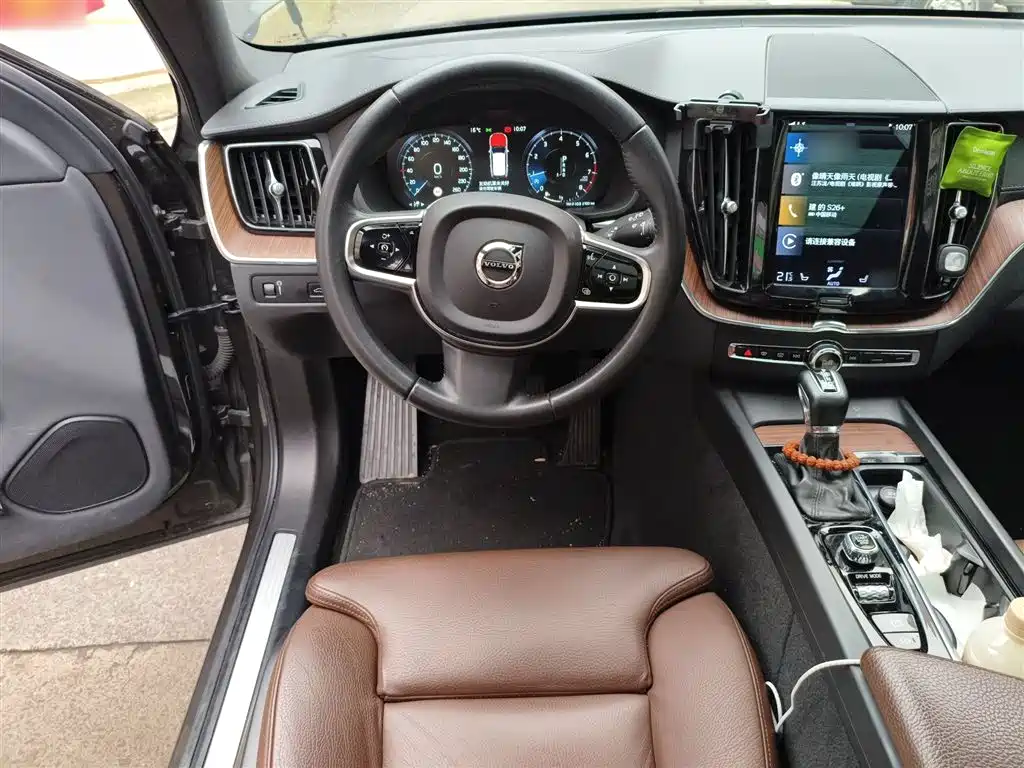 Volvo Volvo XC60 2021 T5 AWD Momentum Luxury Edition 2021 - thumbnail 6