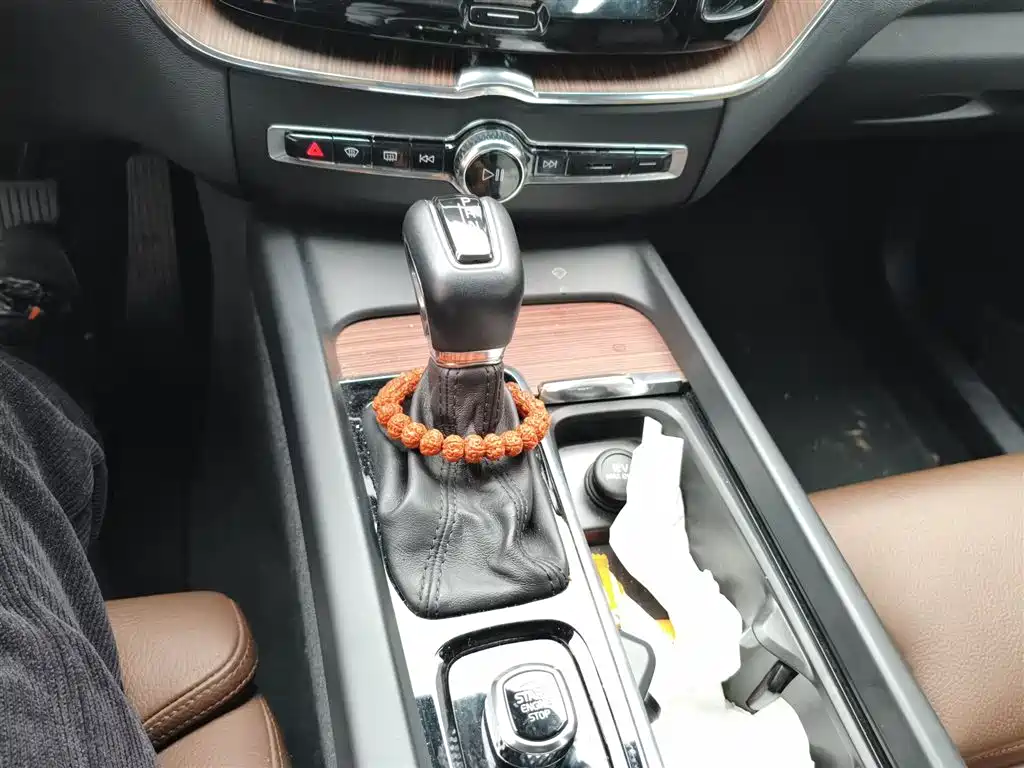 Volvo Volvo XC60 2021 T5 AWD Momentum Luxury Edition 2021 - thumbnail 10