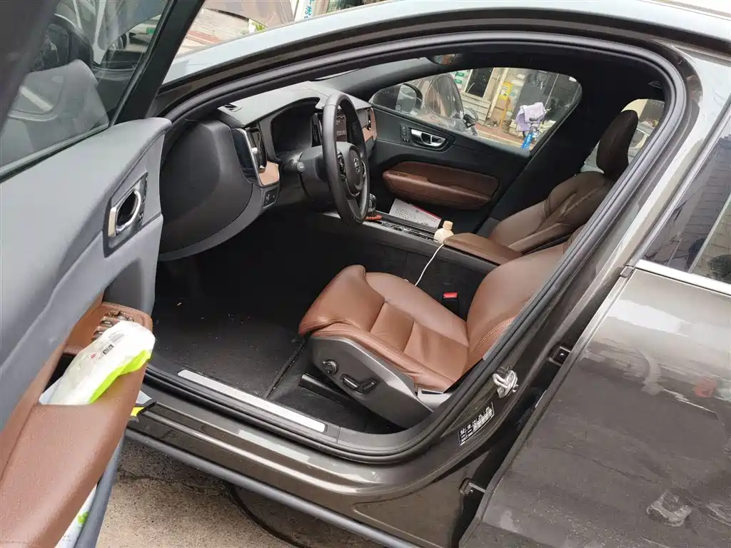 Volvo Volvo XC60 2021 T5 AWD Momentum Luxury Edition 2021 - thumbnail 12