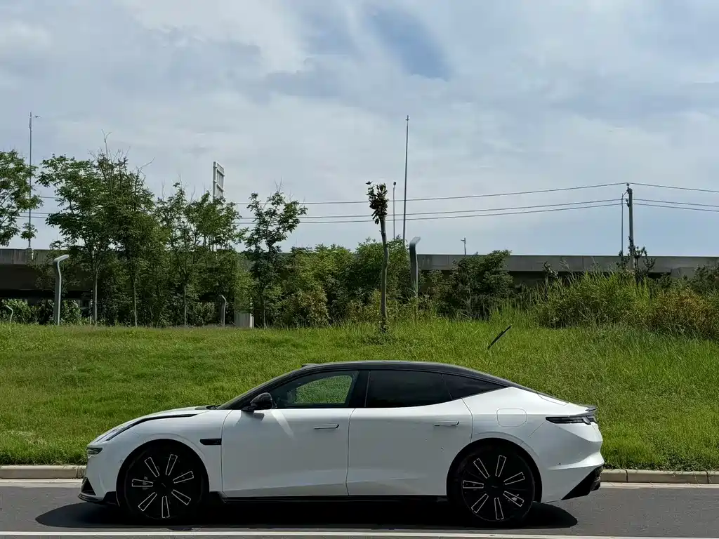 Lynk & Co Lynk & Co 10 2025 120 AWD Halo 2025 - thumbnail 3